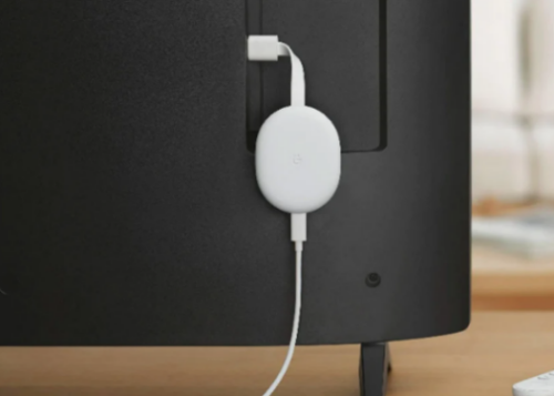 Plug the Chromecast device1